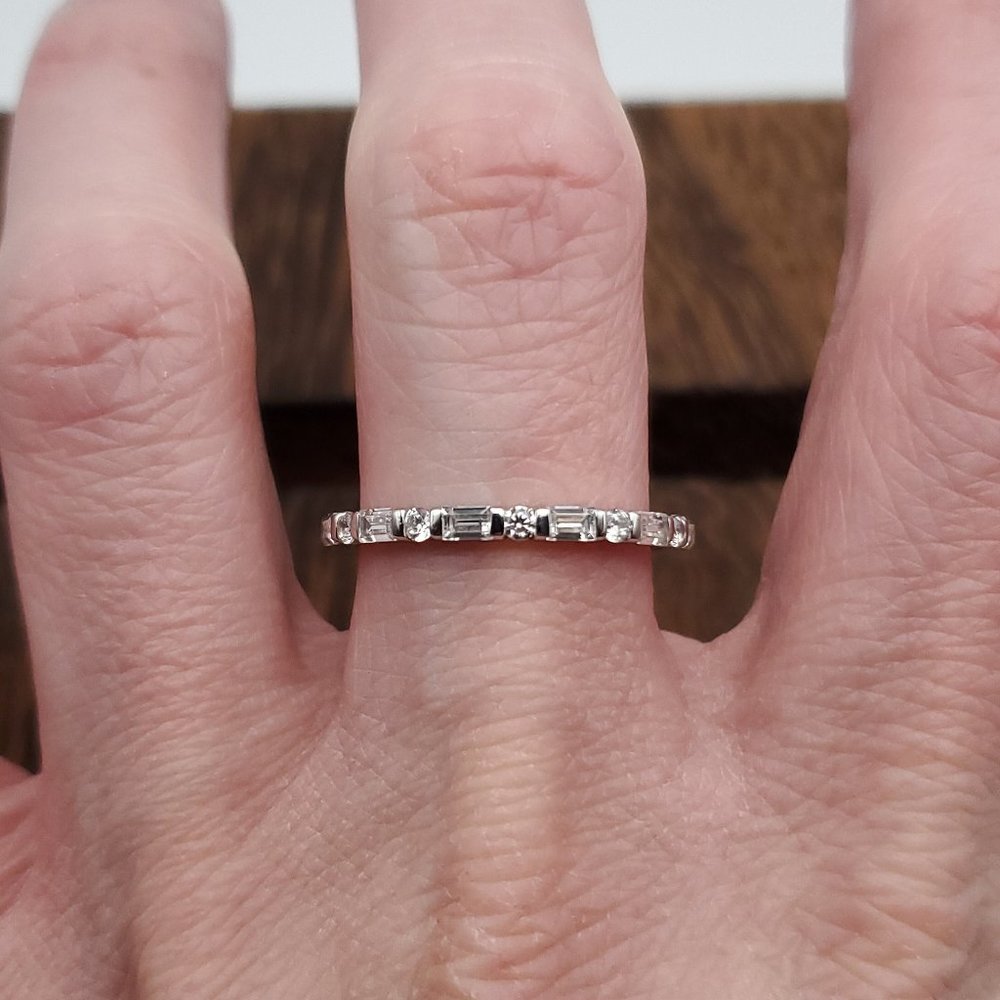 Size 9.5 925 Sterling Silver Cute Pattern Clear Cubic Zirconia Ring - Picture 1 of 8